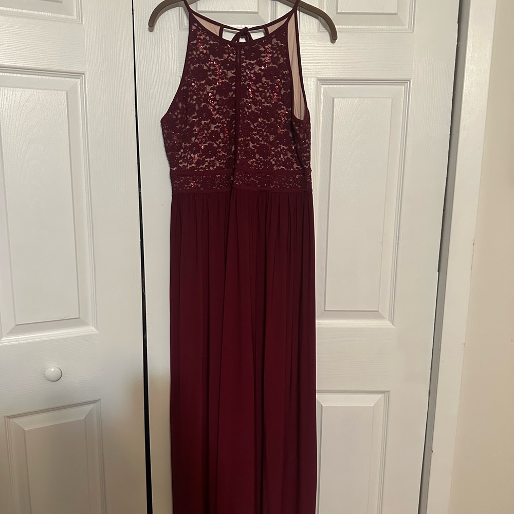 Elegant Burgundy Lace Maxi Dress